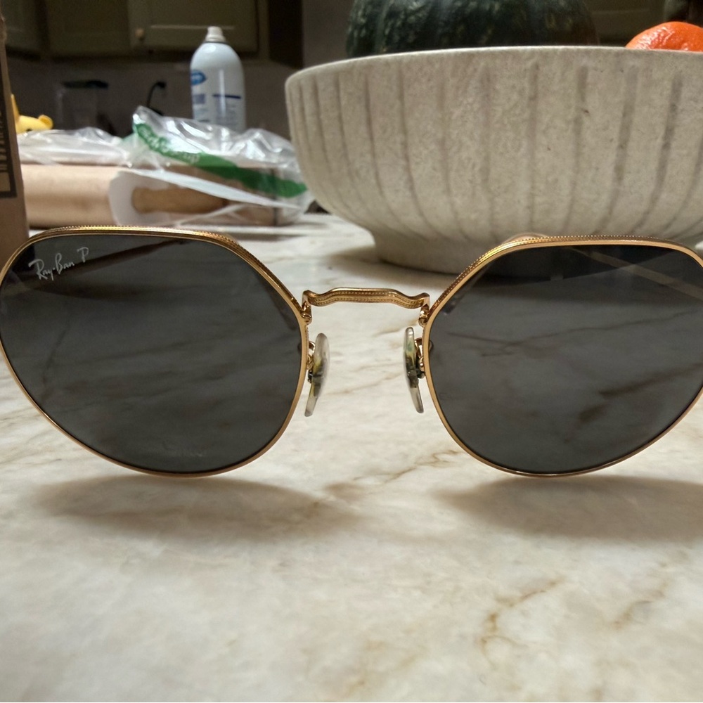 Ray-Ban Gold Frame polarized Sunglasses with Dark Gray Lenses Jack